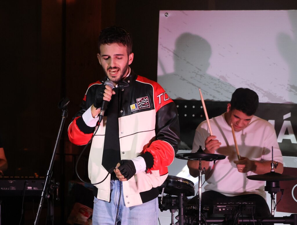 Casa da Juventude encheu para ouvir Tomás Cardoso