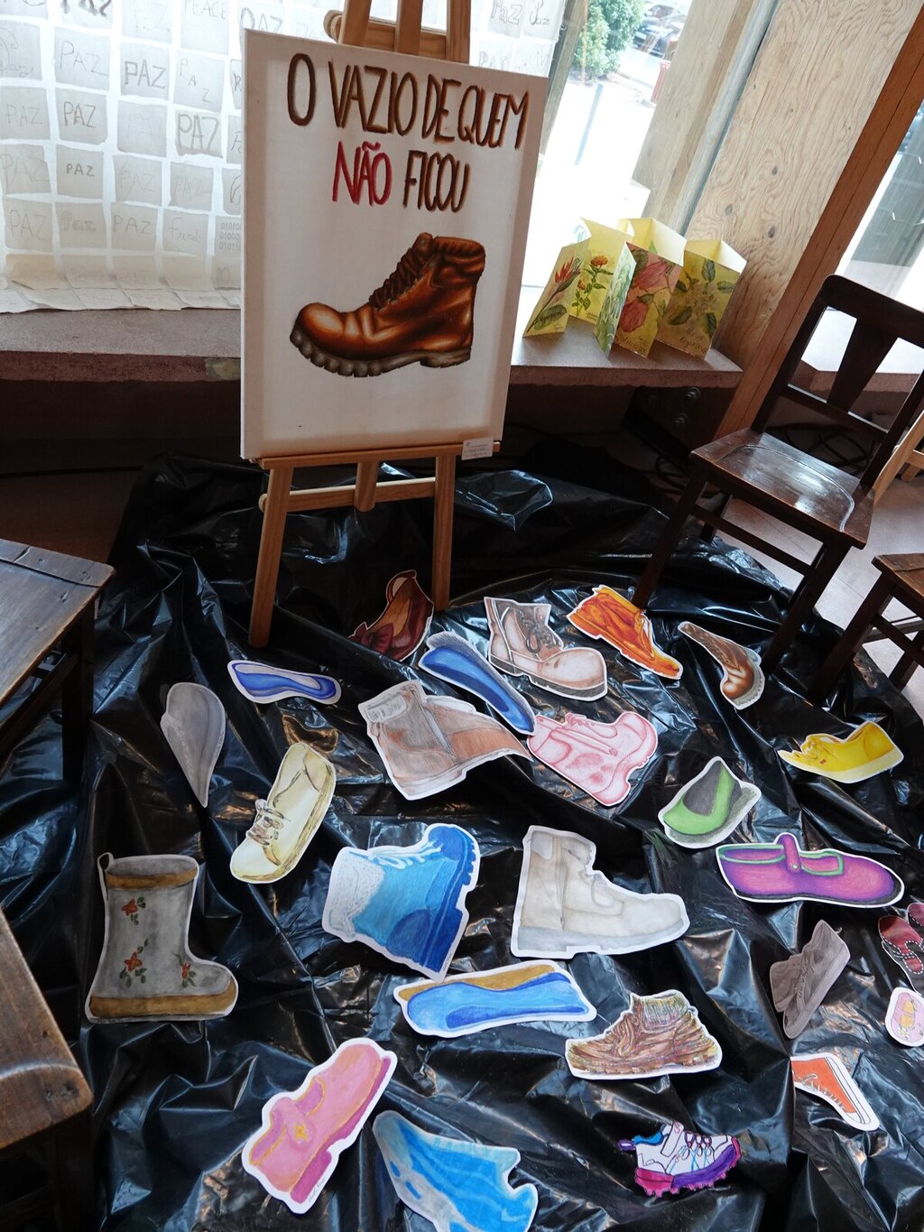 Trabalhos de alunos expostos na Casa da Juventude